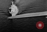 Standbild Rauch Bildschirm um Kriegsmarine Schiff Atlantik, 1943, aus Sekunde 17 historischem Filmmaterial Videoclip 65675049300