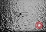 Standbild Rauch Bildschirm um Kriegsmarine Schiff Atlantik, 1943, aus Sekunde 18 historischem Filmmaterial Videoclip 65675049300