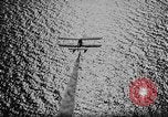 Standbild Rauch Bildschirm um Kriegsmarine Schiff Atlantik, 1943, aus Sekunde 24 historischem Filmmaterial Videoclip 65675049300