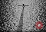 Standbild Rauch Bildschirm um Kriegsmarine Schiff Atlantik, 1943, aus Sekunde 31 historischem Filmmaterial Videoclip 65675049300