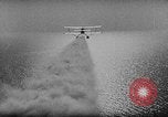 Standbild Rauch Bildschirm um Kriegsmarine Schiff Atlantik, 1943, aus Sekunde 36 historischem Filmmaterial Videoclip 65675049300