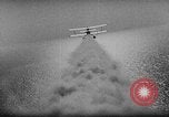 Standbild Rauch Bildschirm um Kriegsmarine Schiff Atlantik, 1943, aus Sekunde 38 historischem Filmmaterial Videoclip 65675049300