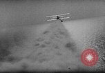 Standbild Rauch Bildschirm um Kriegsmarine Schiff Atlantik, 1943, aus Sekunde 40 historischem Filmmaterial Videoclip 65675049300