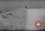 Standbild Rauch Bildschirm um Kriegsmarine Schiff Atlantik, 1943, aus Sekunde 46 historischem Filmmaterial Videoclip 65675049300
