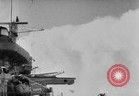 Standbild Rauch Bildschirm um Kriegsmarine Schiff Atlantik, 1943, aus Sekunde 54 historischem Filmmaterial Videoclip 65675049300
