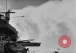 Standbild Rauch Bildschirm um Kriegsmarine Schiff Atlantik, 1943, aus Sekunde 56 historischem Filmmaterial Videoclip 65675049300