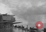 Standbild USS New Mexico Brände 5 inch guns Pazifik, 1944, aus Sekunde 5 historischem Filmmaterial Videoclip 65675049304
