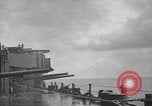 Standbild USS New Mexico Brände 5 inch guns Pazifik, 1944, aus Sekunde 7 historischem Filmmaterial Videoclip 65675049304