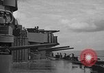 Standbild USS New Mexico Brände 5 inch guns Pazifik, 1944, aus Sekunde 11 historischem Filmmaterial Videoclip 65675049304