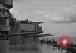 Standbild USS New Mexico Brände 5 inch guns Pazifik, 1944, aus Sekunde 12 historischem Filmmaterial Videoclip 65675049304