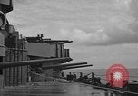 Standbild USS New Mexico Brände 5 inch guns Pazifik, 1944, aus Sekunde 19 historischem Filmmaterial Videoclip 65675049304