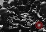 Standbild USA zog Einheiten Cherbourg Normandie Frankreich, 1944, aus Sekunde 29 historischem Filmmaterial Videoclip 65675049310