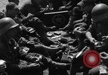 Standbild USA zog Einheiten Cherbourg Normandie Frankreich, 1944, aus Sekunde 30 historischem Filmmaterial Videoclip 65675049310