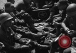 Standbild USA zog Einheiten Cherbourg Normandie Frankreich, 1944, aus Sekunde 31 historischem Filmmaterial Videoclip 65675049310