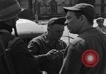 Standbild USA zog Einheiten Cherbourg Normandie Frankreich, 1944, aus Sekunde 32 historischem Filmmaterial Videoclip 65675049310