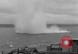 Immagine di Esplosioni di mine Cherbourg Normandia Francia, 1944, secondo 27 filmato di repertorio 65675049316