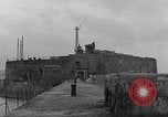 Immagine di Esplosioni di mine Cherbourg Normandia Francia, 1944, secondo 47 filmato di repertorio 65675049316
