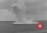 Immagine di Esplosioni di mine Cherbourg Normandia Francia, 1944, secondo 54 filmato di repertorio 65675049316
