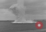 Immagine di Esplosioni di mine Cherbourg Normandia Francia, 1944, secondo 55 filmato di repertorio 65675049316
