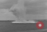 Immagine di Esplosioni di mine Cherbourg Normandia Francia, 1944, secondo 56 filmato di repertorio 65675049316