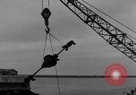 Standbild Metall Gerät Cherbourg Normandie Frankreich, 1944, aus Sekunde 5 historischem Filmmaterial Videoclip 65675049319