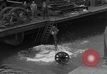 Standbild Metall Gerät Cherbourg Normandie Frankreich, 1944, aus Sekunde 22 historischem Filmmaterial Videoclip 65675049319