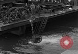 Standbild Metall Gerät Cherbourg Normandie Frankreich, 1944, aus Sekunde 25 historischem Filmmaterial Videoclip 65675049319