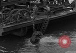 Standbild Metall Gerät Cherbourg Normandie Frankreich, 1944, aus Sekunde 28 historischem Filmmaterial Videoclip 65675049319