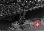 Standbild Metall Gerät Cherbourg Normandie Frankreich, 1944, aus Sekunde 29 historischem Filmmaterial Videoclip 65675049319