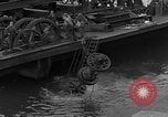 Standbild Metall Gerät Cherbourg Normandie Frankreich, 1944, aus Sekunde 31 historischem Filmmaterial Videoclip 65675049319