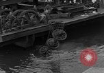Standbild Metall Gerät Cherbourg Normandie Frankreich, 1944, aus Sekunde 32 historischem Filmmaterial Videoclip 65675049319
