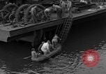 Standbild Metall Gerät Cherbourg Normandie Frankreich, 1944, aus Sekunde 36 historischem Filmmaterial Videoclip 65675049319