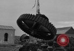 Standbild Metall Gerät Cherbourg Normandie Frankreich, 1944, aus Sekunde 51 historischem Filmmaterial Videoclip 65675049319