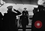 Standbild Roosevelt und Churchill at Atlantic Conference Schiff Hafen Neufundland, 1941, aus Sekunde 52 historischem Filmmaterial Videoclip 65675049353
