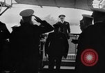 Standbild Roosevelt und Churchill at Atlantic Conference Schiff Hafen Neufundland, 1941, aus Sekunde 53 historischem Filmmaterial Videoclip 65675049353