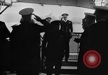 Standbild Roosevelt und Churchill at Atlantic Conference Schiff Hafen Neufundland, 1941, aus Sekunde 55 historischem Filmmaterial Videoclip 65675049353