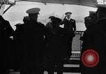 Standbild Roosevelt und Churchill at Atlantic Conference Schiff Hafen Neufundland, 1941, aus Sekunde 57 historischem Filmmaterial Videoclip 65675049353