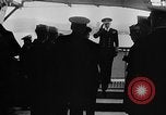 Standbild Roosevelt und Churchill at Atlantic Conference Schiff Hafen Neufundland, 1941, aus Sekunde 58 historischem Filmmaterial Videoclip 65675049353