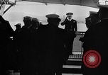 Standbild Roosevelt und Churchill at Atlantic Conference Schiff Hafen Neufundland, 1941, aus Sekunde 60 historischem Filmmaterial Videoclip 65675049353