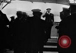 Standbild Roosevelt und Churchill at Atlantic Conference Schiff Hafen Neufundland, 1941, aus Sekunde 61 historischem Filmmaterial Videoclip 65675049353