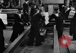 Standbild britischen Matrosen Schiff Hafen Neufundland, 1941, aus Sekunde 4 historischem Filmmaterial Videoclip 65675049358