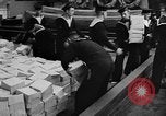 Standbild britischen Matrosen Schiff Hafen Neufundland, 1941, aus Sekunde 6 historischem Filmmaterial Videoclip 65675049358