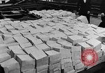 Standbild britischen Matrosen Schiff Hafen Neufundland, 1941, aus Sekunde 8 historischem Filmmaterial Videoclip 65675049358