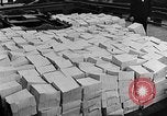 Standbild britischen Matrosen Schiff Hafen Neufundland, 1941, aus Sekunde 9 historischem Filmmaterial Videoclip 65675049358
