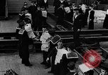 Standbild britischen Matrosen Schiff Hafen Neufundland, 1941, aus Sekunde 13 historischem Filmmaterial Videoclip 65675049358
