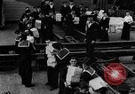 Standbild britischen Matrosen Schiff Hafen Neufundland, 1941, aus Sekunde 14 historischem Filmmaterial Videoclip 65675049358