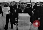 Standbild britischen Matrosen Schiff Hafen Neufundland, 1941, aus Sekunde 19 historischem Filmmaterial Videoclip 65675049358