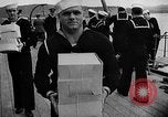 Standbild britischen Matrosen Schiff Hafen Neufundland, 1941, aus Sekunde 20 historischem Filmmaterial Videoclip 65675049358