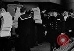 Standbild britischen Matrosen Schiff Hafen Neufundland, 1941, aus Sekunde 21 historischem Filmmaterial Videoclip 65675049358