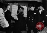 Standbild britischen Matrosen Schiff Hafen Neufundland, 1941, aus Sekunde 24 historischem Filmmaterial Videoclip 65675049358